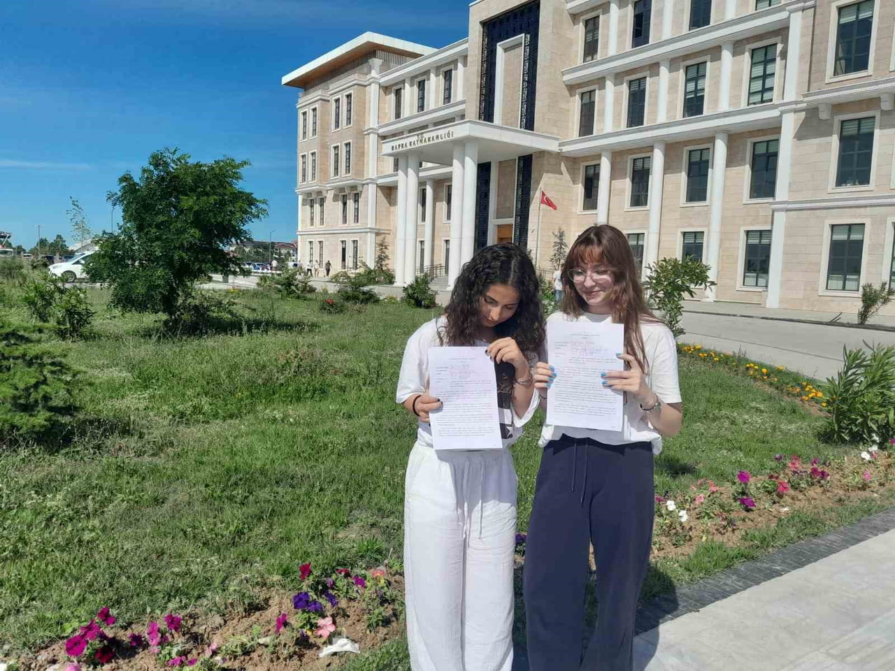 SAMSUN'UN BAFRA İLÇESİNDE YÜKSEKÖĞRETİM KURUMLARI SINAVI'NA (YKS) GİRECEK İKİ ÖĞRENCİ, YABANCI DİL...
