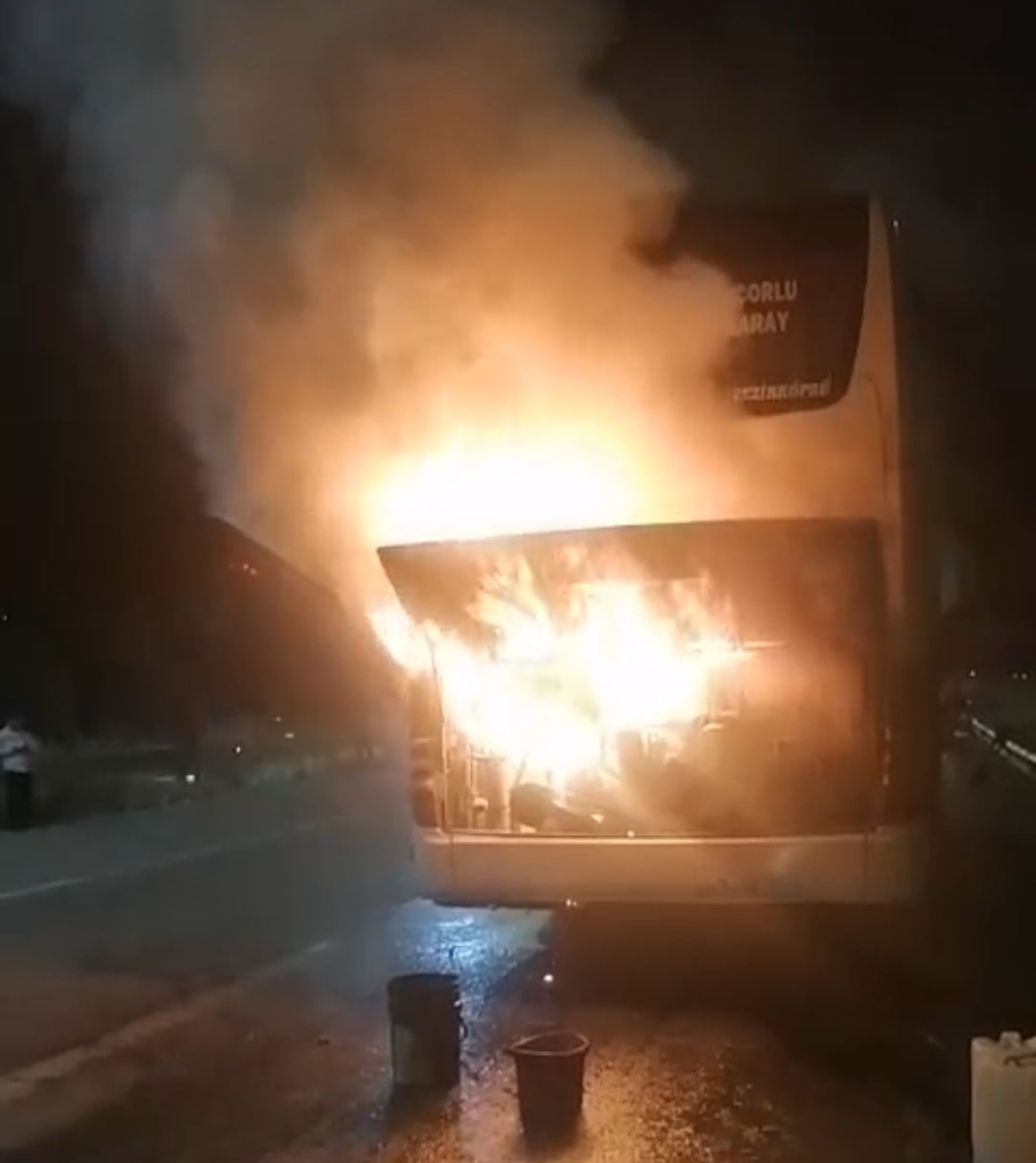 SAMSUN'UN HAVZA İLÇESİNDE SEYİR HALİNDEKİ YOLCU OTOBÜSÜNDE ÇIKAN YANGIN, YOLCULARA KORKU DOLU...