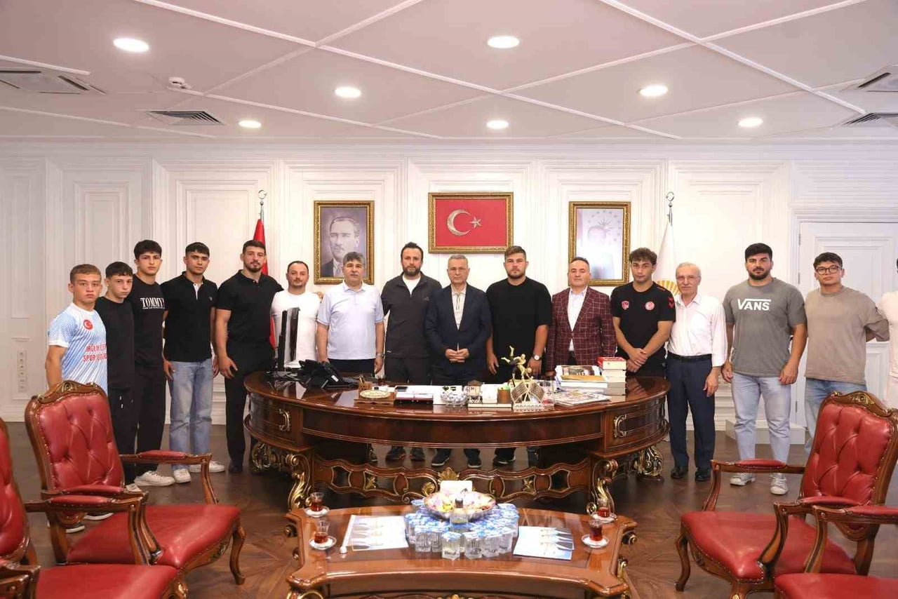 SAMSUN'UN İLKADIM BELEDİYESİ SPOR KULÜBÜ GÜREŞ TAKIMI'NIN 9 SPORCUSU, 665. TARİHİ KIRKPINAR YAĞLI...