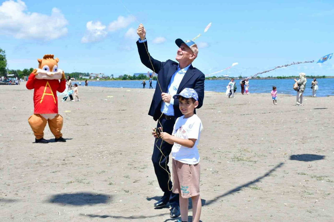 SAMSUN'UN TERME BELEDİYESİ TARAFINDAN DÜZENLENEN UÇURTMA ŞENLİĞİ, AİLELERİ VE ÇOCUKLARI BİR ARAYA...