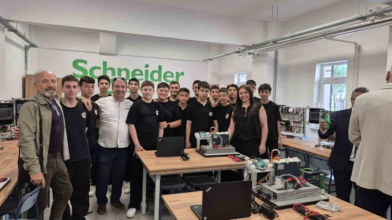 SAMSUN ATAKUM MESLEKİ VE TEKNİK ANADOLU LİSESİ’NDE KURULAN OTOMASYON SİSTEMLERİ ATÖLYESİ...