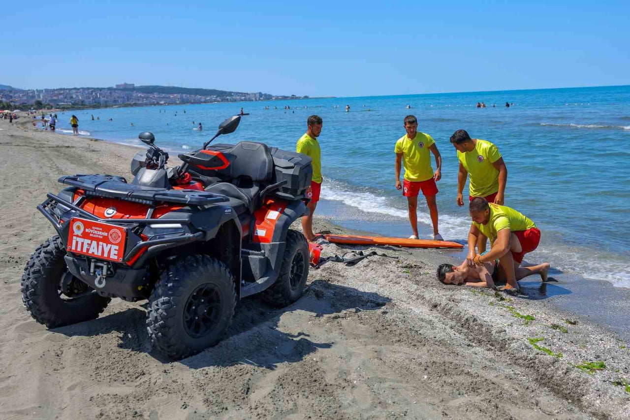 SAMSUN BÜYÜKŞEHİR BELEDİYESİ CANKURTARAN EKİPLERİ RİP (ÇEKEN) AKINTISINA DİKKAT ÇEKMEK İÇİN...
