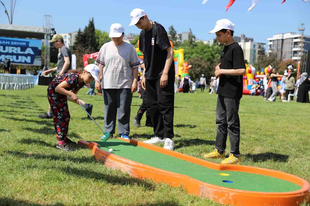 SAMSUN BÜYÜKŞEHİR BELEDİYESİ TARAFINDAN DÜZENLENEN "ENGELSİZ YAZA MERHABA ŞENLİĞİ" YOĞUN KATILIMLA...