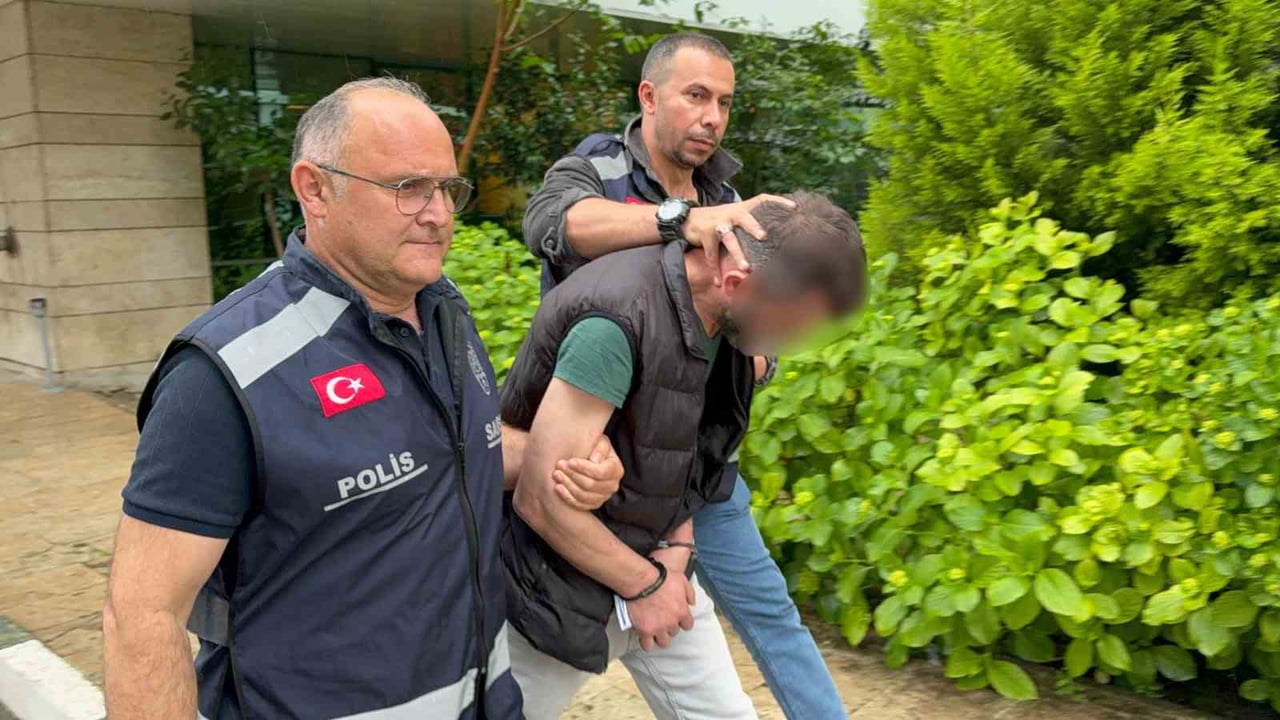 SAMSUN’DA BOŞANMA AŞAMASINDA OLDUĞU EŞİNİN YOLUNU MEZARLIKTA KESEREK ONU DARBETTİĞİ İDDİA EDİLEN...