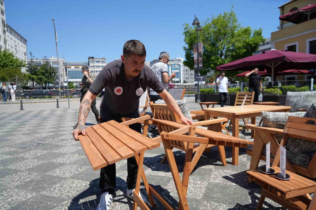 SAMSUN’DA CEZA İNFAZ KURUMLARINDA BULUNAN MAHKUMLARIN ÜRETTİĞİ ESERLER SERGİSİ AÇILDI. SERGİDE...