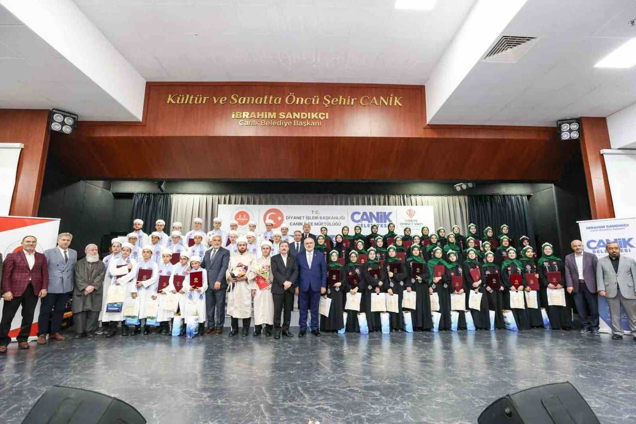 SAMSUN’DA HAFIZLIK EĞİTİMLERİNİ BAŞARIYLA TAMAMLAYAN 62 ÖĞRENCİ İÇİN İCAZET MERASİMİ...