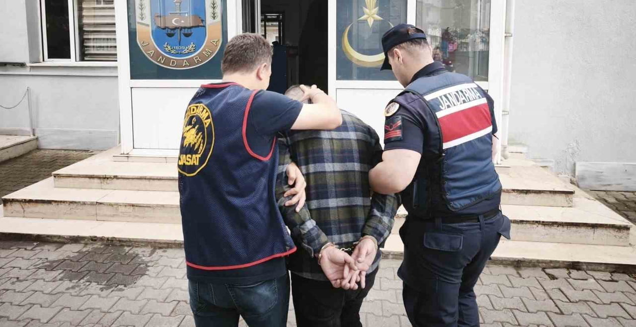 SAMSUN’DA HAKKINDA 16 YIL 3 AY KESİNLEŞMİŞ HAPİS CEZASI BULUNAN UYUŞTURUCU HÜKÜMLÜSÜ E.B....