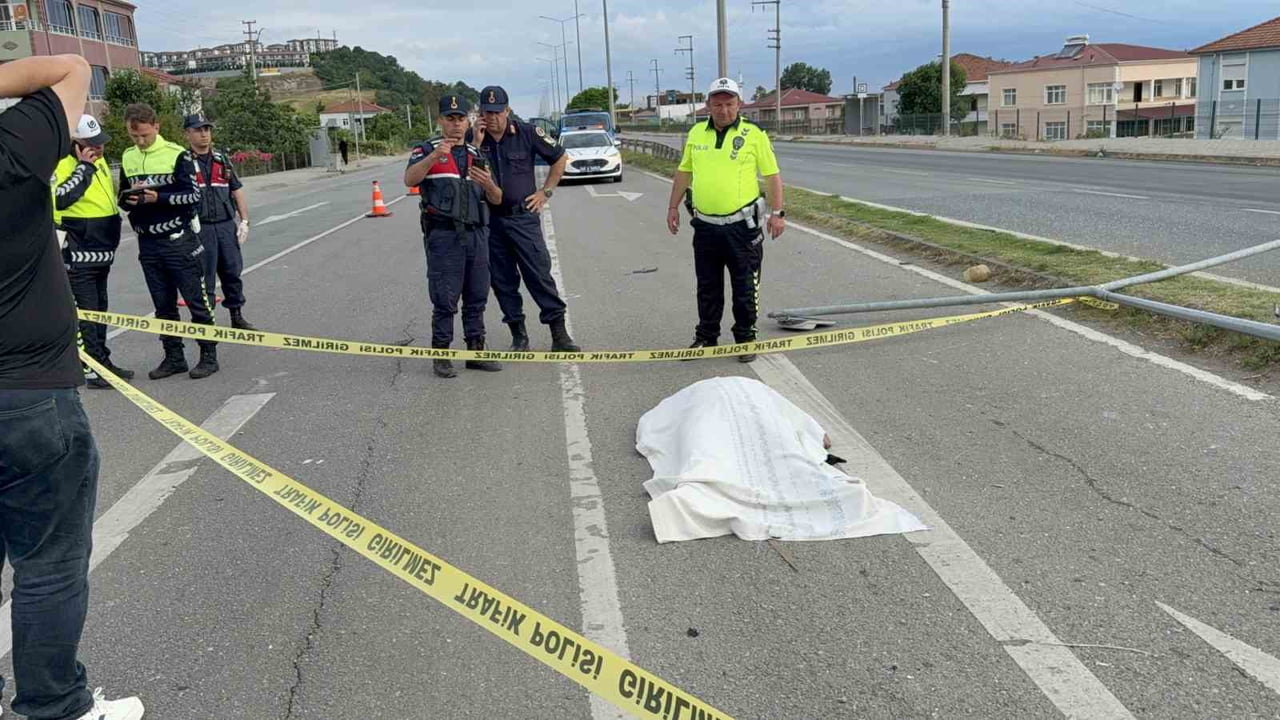 SAMSUN’DA HASTANEDE YATAN ELTİSİNE REFAKATÇI OLARAK GİDERKEN İÇİNDE BULUNDUĞU OTOMOBİLİN...