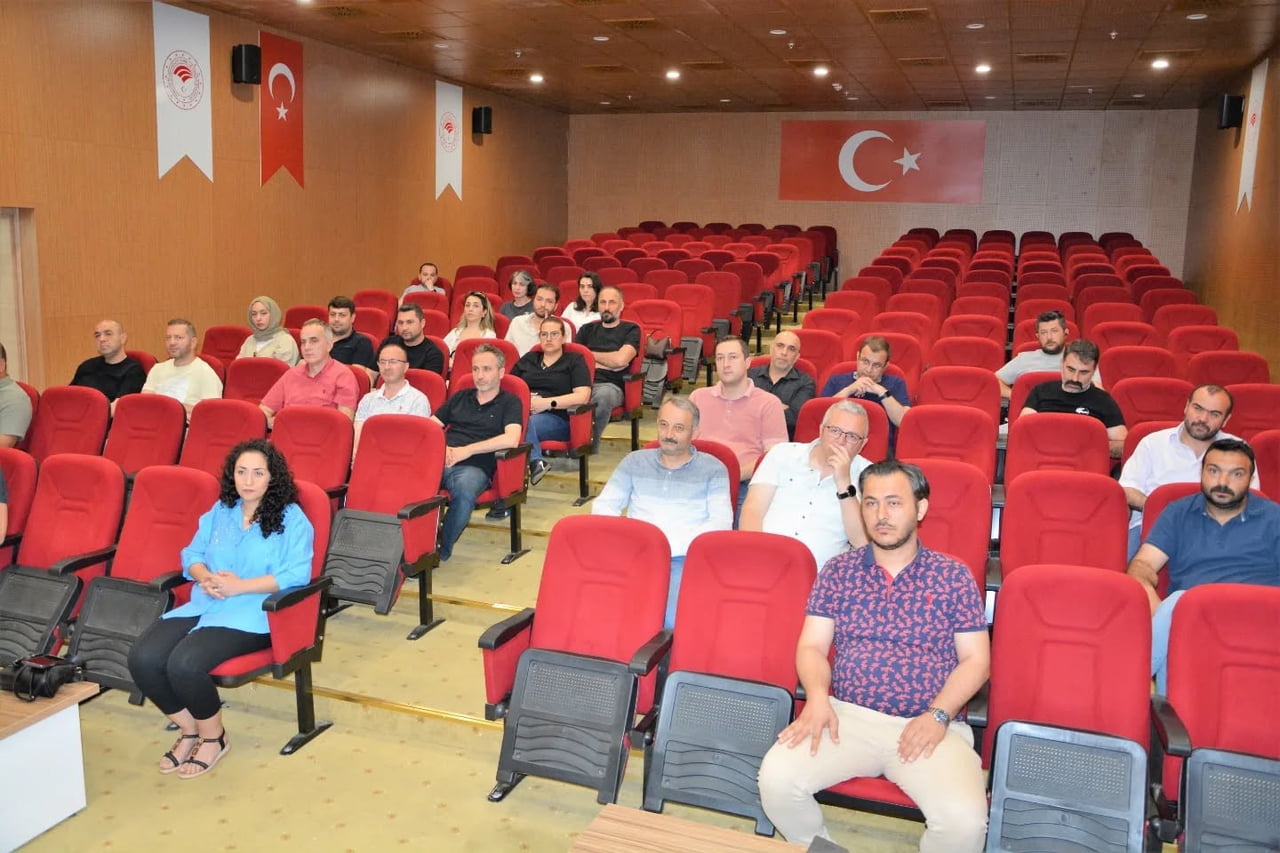 SAMSUN’DA HAYVANCILIKTA DİJİTAL DÖNÜŞÜMÜN ÖNEMLİ ADIMLARINDAN BİRİ OLAN GÜVENLİ ELEKTRONİK KÜPE VE...