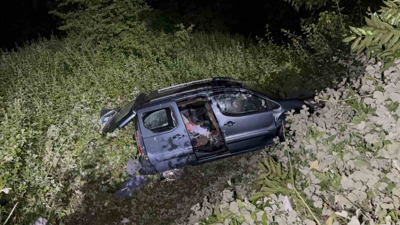 SAMSUN’DA KONTROLDEN ÇIKAN HAFİF TİCARİ ARACIN YAKLAŞIK 40 METRELİK ŞARAMPOLE YUVARLANMASI SONUCU...