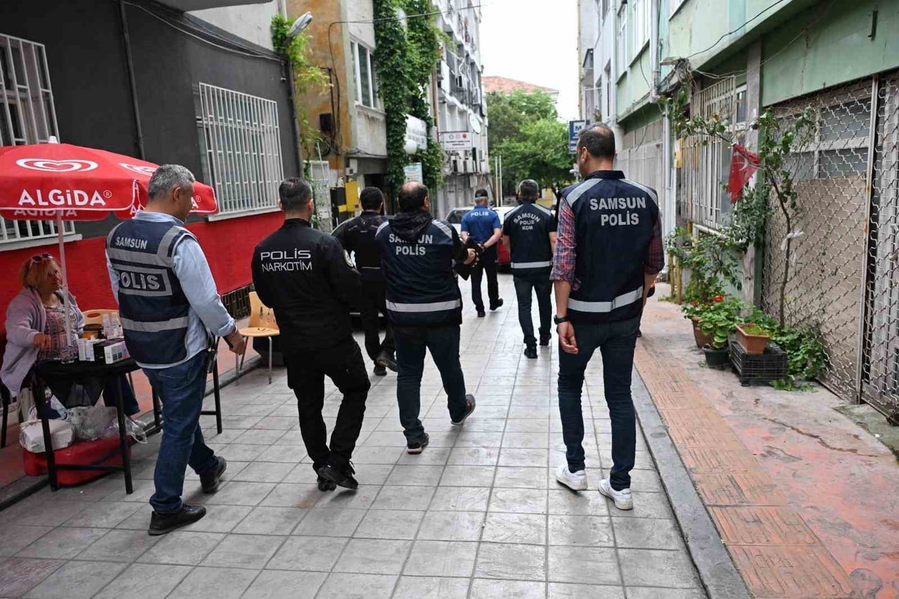 SAMSUN’DA ÖĞRENCİLERİN GÜVENLİĞİNİN SAĞLANMASI AMACIYLA OKUL ÇEVRELERİ VE SERVİS ARAÇLARINA...
