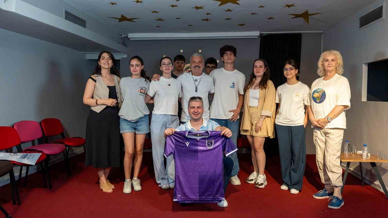 SAMSUN’DA OYUNCULUK DERSLERİ VEREN ÜNLÜ OYUNCU NECMİ YAPICI, HERKESİN OYUNCU OLABİLDİĞİNİ ANCAK...