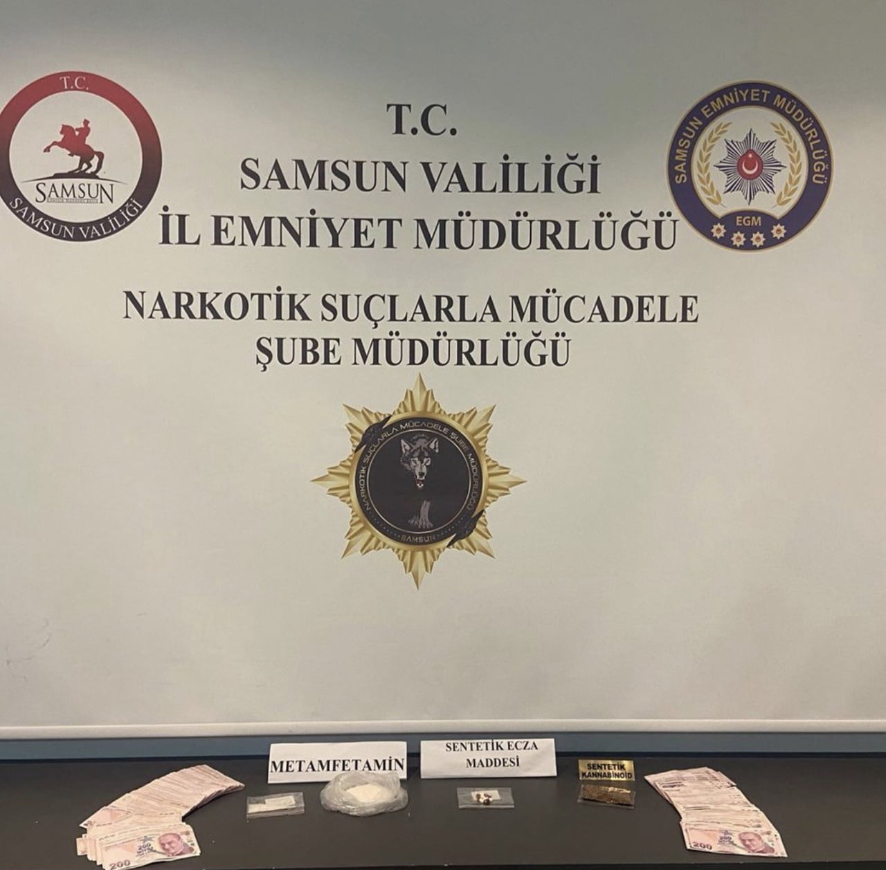 SAMSUN’DA POLİS EKİPLERİNCE DÜZENLENEN UYUŞTURUCU OPERASYONUNDA ÇOK SAYIDA UYUŞTURUCU MADDE...