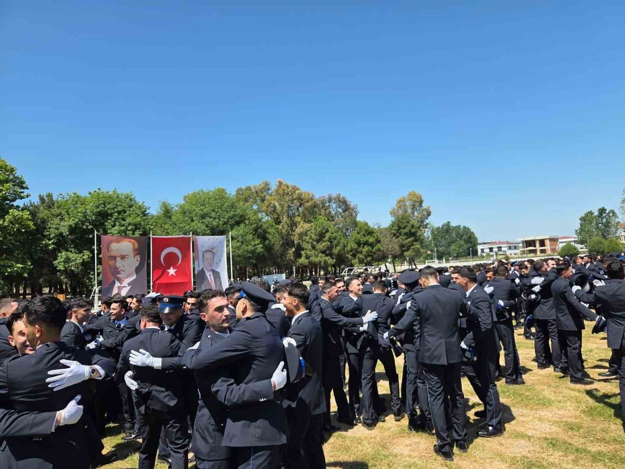 SAMSUN’DA POLİS MESLEK YÜKSEKOKULUNU BAŞARIYLA TAMAMLAYAN 380 POLİS ADAYI, MEZUN OLARAK EMNİYET...