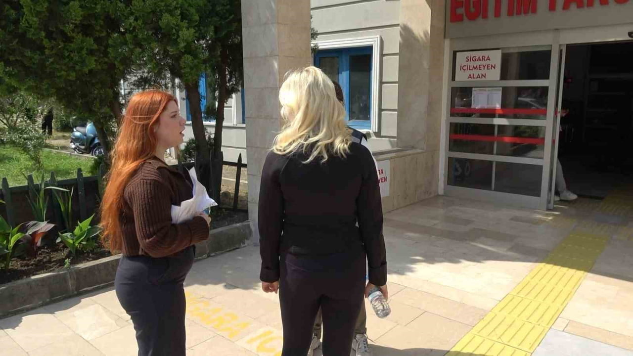 SAMSUN’DA YKS’NİN İLK OTURUMU ÖNCESİ BAZI ADAYLAR SON 1 DAKİKA KALA KOŞARAK SINAV SALONLARINA...