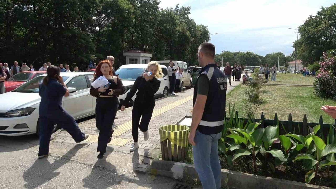 SAMSUN’DA YKS’NİN İLK OTURUMU ÖNCESİ BAZI ADAYLAR SON 1 DAKİKA KALA KOŞARAK SINAV SALONLARINA...
