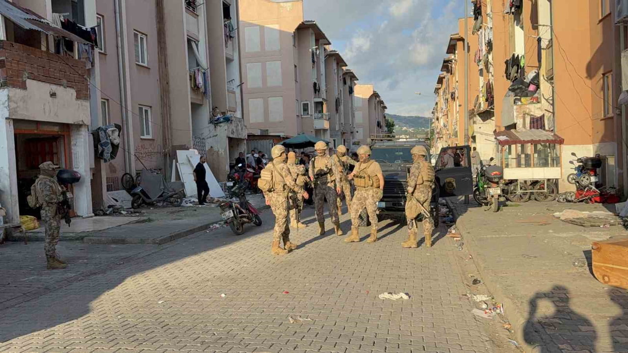 SAMSUN MERKEZLİ ÖZEL HAREKAT POLİSLERİNİN DE DESTEK VERDİĞİ 7 İLDE YASA DIŞI BAHİS FAALİYETLERİNE...