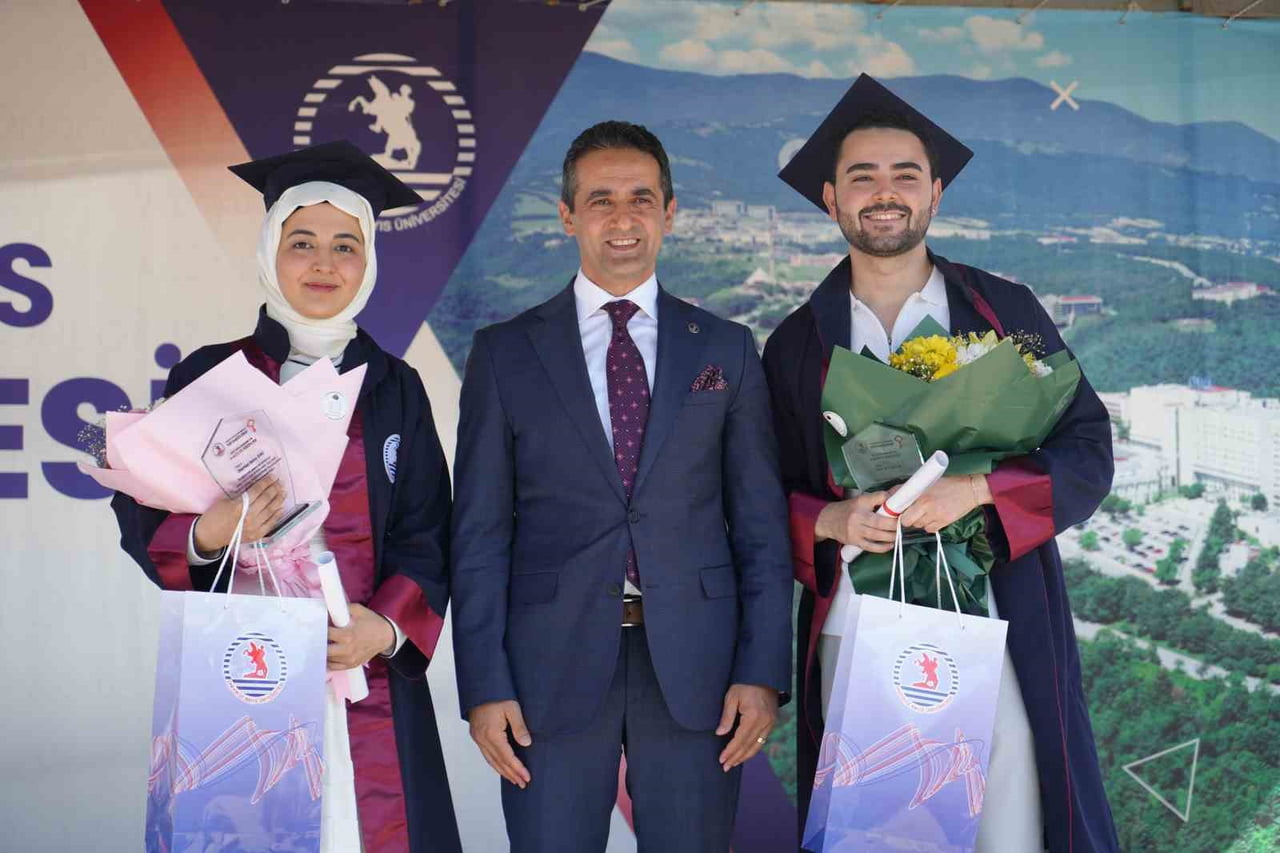 SAMSUN ONDOKUZ MAYIS ÜNİVERSİTESİ (OMÜ) TIP FAKÜLTESİNDE ÖĞRENİM GÖREN 365 ÖĞRENCİ MEZUN OLARAK...