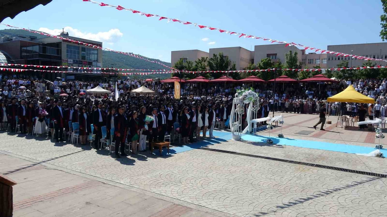 SAMSUN ONDOKUZ MAYIS ÜNİVERSİTESİ (OMÜ) TIP FAKÜLTESİNDE ÖĞRENİM GÖREN 365 ÖĞRENCİ MEZUN OLARAK...