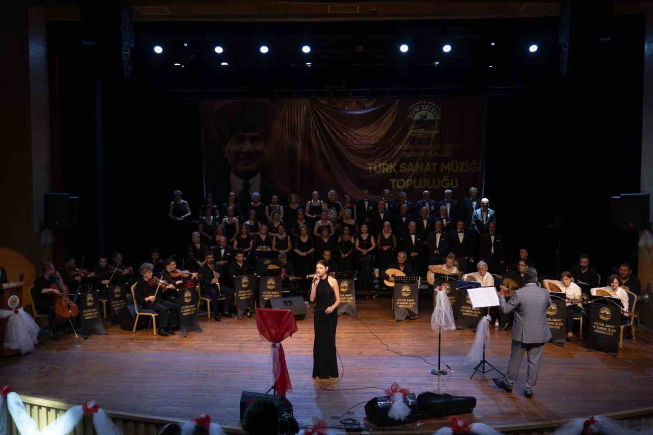 SAMSUN’UN ATAKUM BELEDİYE’SİTÜRK SANAT MÜZİĞİ KOROSU TARAFINDAN DÜZENLENEN ‘YAZA MERHABA’ KONSERİ...