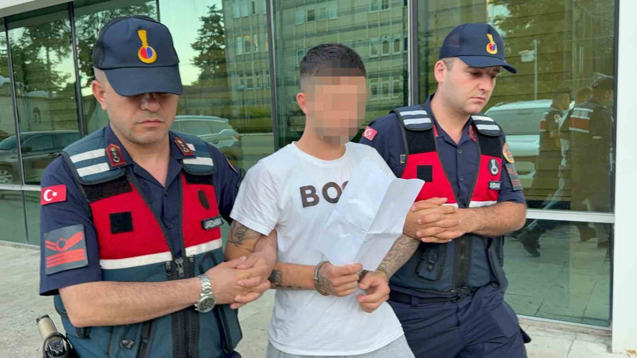 SAMSUN’UN ATAKUM İLÇESİNDE DÜZENLENEN UYUŞTURUCU OPERASYONUNDA GÖZALTINA ALINAN Ş.E.A.(19)...