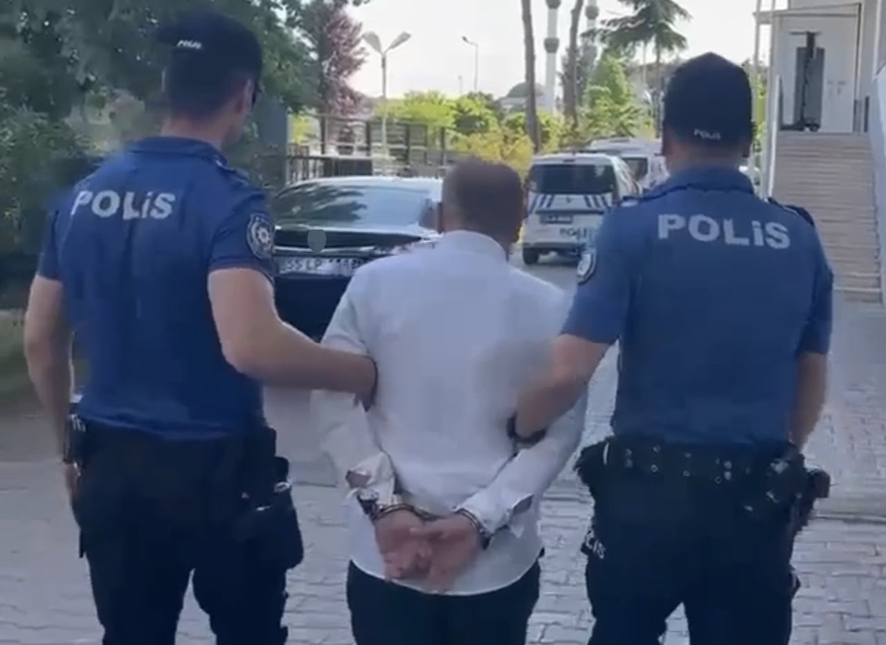SAMSUN’UN BAFRA İLÇESİNDE HAKKINDA KESİNLEŞMİŞ HAPİS CEZASI BULUNAN FİRARİ HÜKÜMLÜ, POLİS...