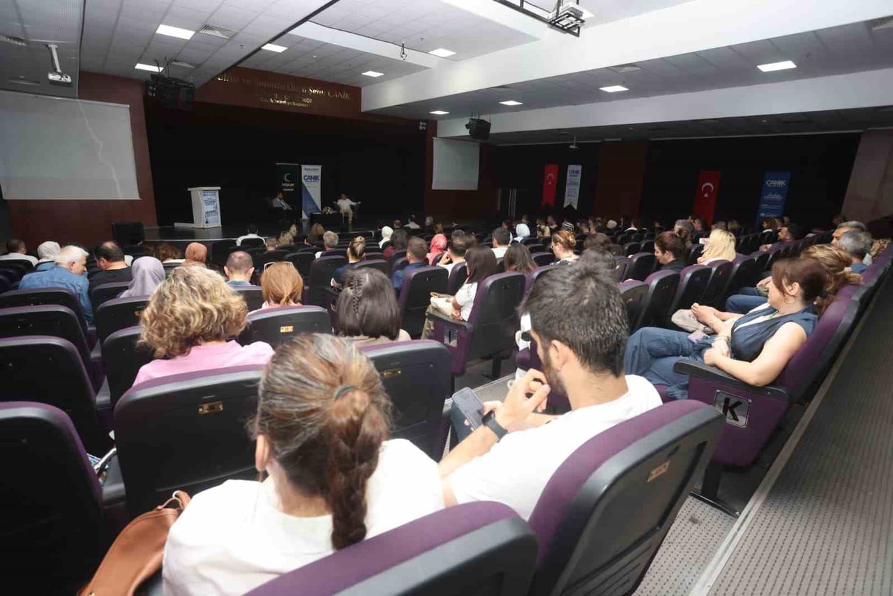 SAMSUN’UN CANİK BELEDİYESİ'NİN İLÇEDE DÜZENLEDİĞİ SÖYLEŞİ PROGRAMINDA BAĞIMLILIKLA MÜCADELENİN...