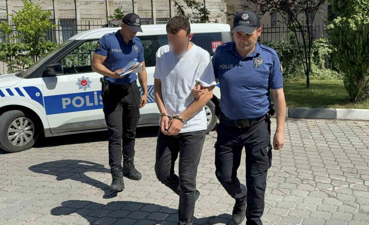 SAMSUN’UN İLKADIM İLÇESİNDE ALACAK VERECEK MESELESİ NEDENİYLE ÇIKAN KAVGADA BİR KİŞİYİ BIÇAKLA...