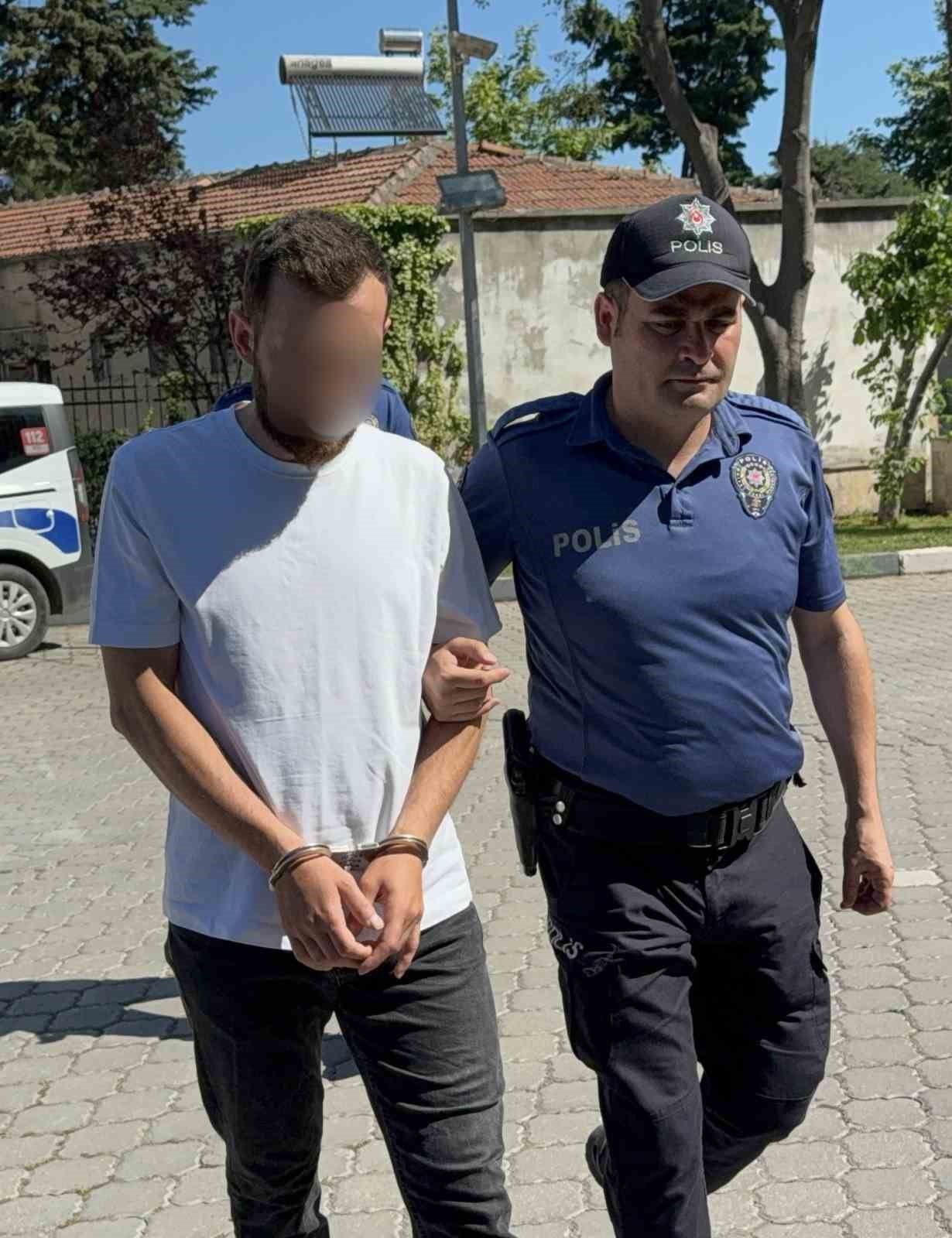 SAMSUN’UN İLKADIM İLÇESİNDE ALACAK VERECEK MESELESİ NEDENİYLE ÇIKAN KAVGADA BİR KİŞİYİ BIÇAKLA...