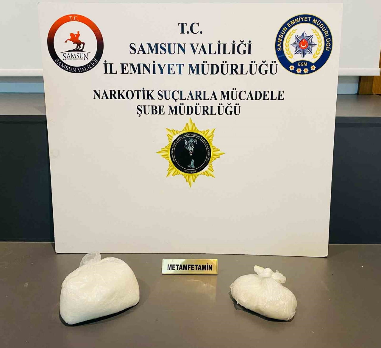 SAMSUN’UN İLKADIM İLÇESİNDE DÜZENLENEN UYUŞTURUCU OPERASYONUNDA 1 KİLO 264 GRAM METAMFETAMİN ELE...