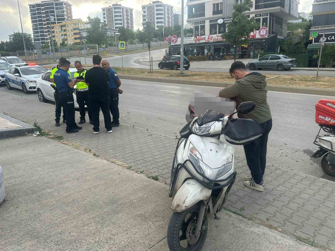 SAMSUN’UN İLKADIM İLÇESİNDE MEYDANA GELEN TRAFİK KAZASINDA MOTOSİKLET SÜRÜCÜSÜ DENGESİNİ...