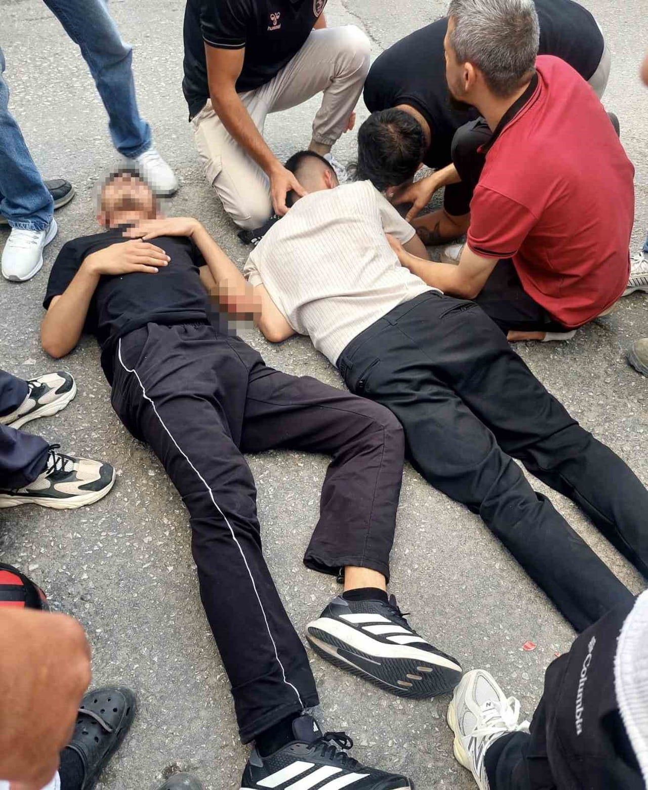 SAMSUN’UN İLKADIM İLÇESİNDE OTOMOBİL İLE MOTOSİKLETİN ÇARPIŞTIĞI KAZADA MOTOSİKLETTE BULUNAN 2...