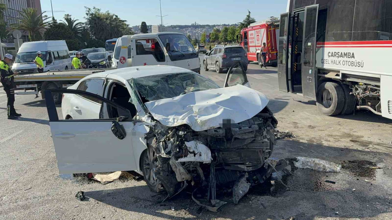 SAMSUN’UN İLKADIM İLÇESİNDE OTOMOBİL İLE ÖZEL HALK OTOBÜSÜNÜN ÇARPIŞTIĞI TRAFİK KAZASINDA 7 KİŞİ...