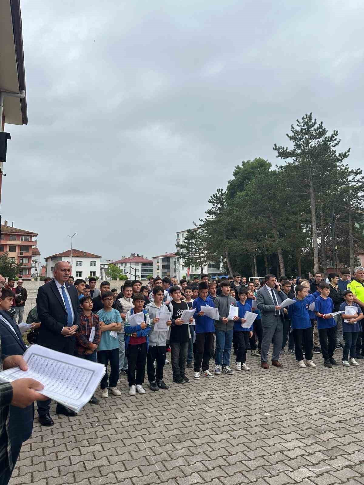 SAMSUN’UN KAVAK İLÇESİNDE GERÇEKLEŞTİRİLEN "1 DAKİKADA 1 HATİM, 1 DAKİKADA 1 MEAL" ETKİNLİĞİ...