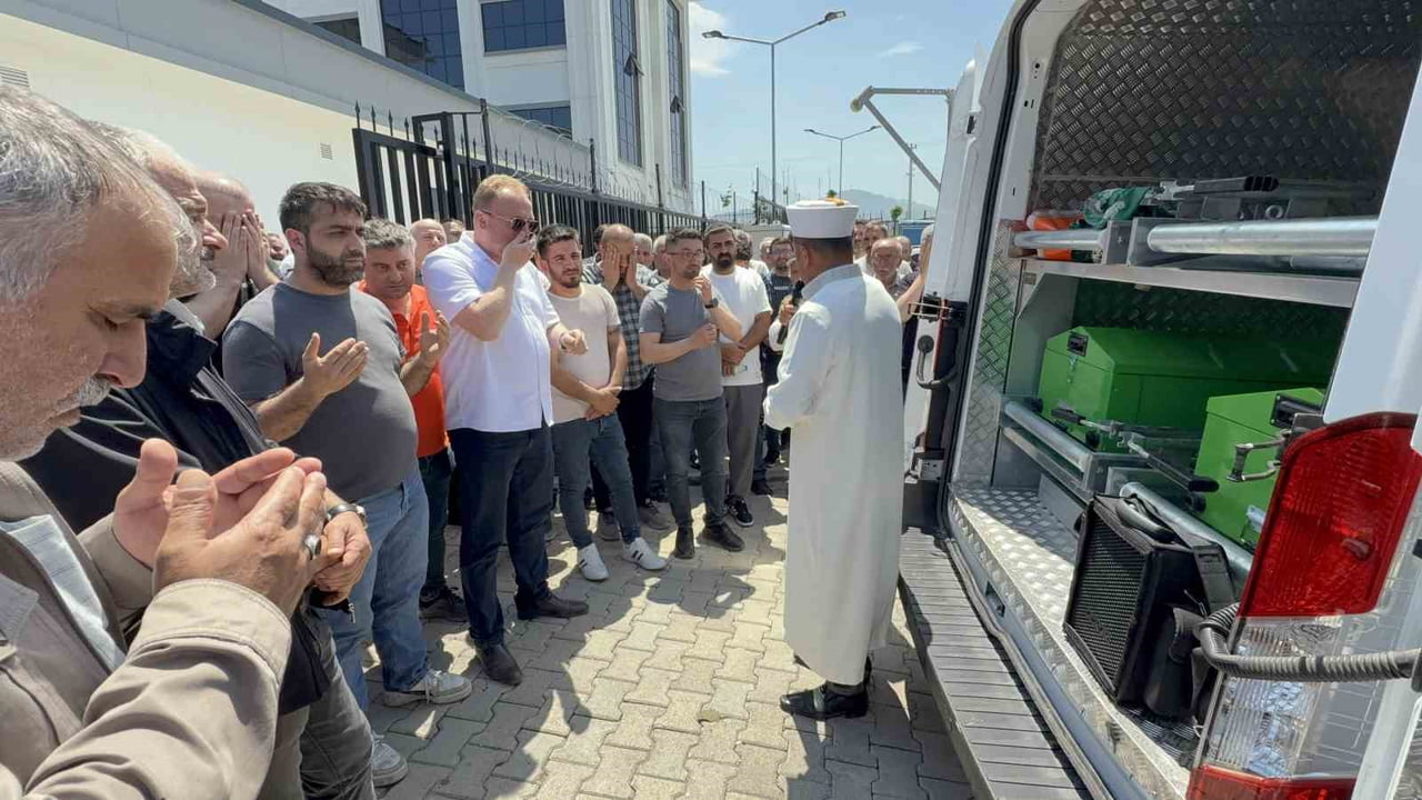 SAMSUN’UN TEKKEKÖY İLÇESİNDE BULUNAN YEŞİLYURT DEMİR ÇELİK FABRİKASI’NDA MEYDANA GELEN ELEKTRİK...