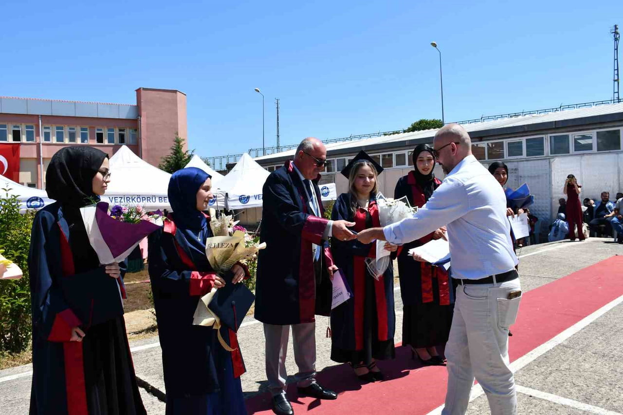 SAMSUN’UN VEZİRKÖPRÜ İLÇESİNDE ÜÇ ÇOCUK VE 1 TONUNU OLAN 56 YAŞINDAKİ SAİT SARIER, ÜNİVERSİTE...