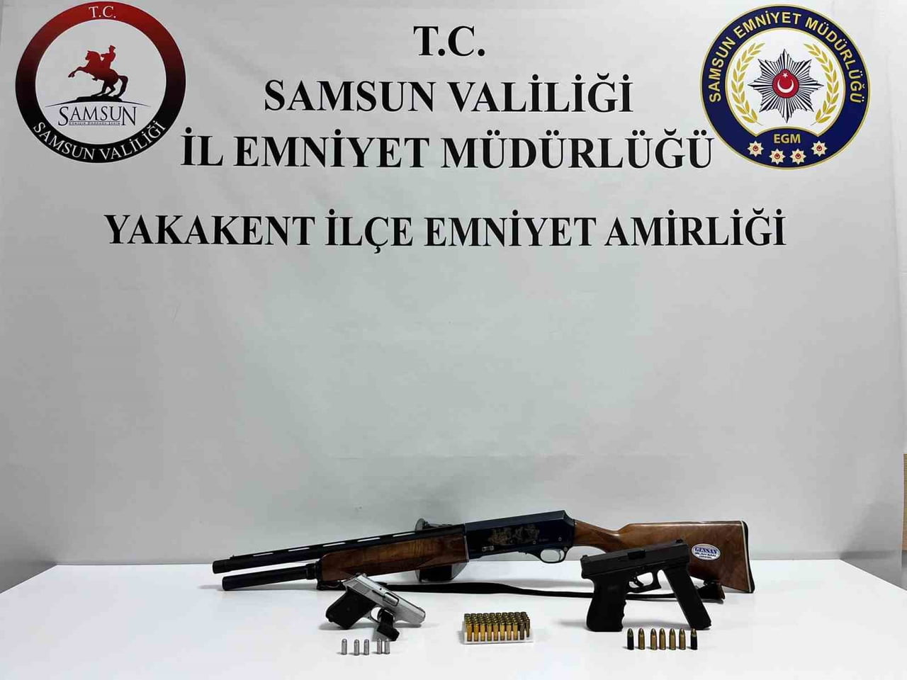 SAMSUN’UN YAKAKENT İLÇESİNDE BİR İKAMETE DÜZENLENEN OPERASYONDA 3 RUHSATSIZ SİLAH İLE ÇOK SAYIDA...