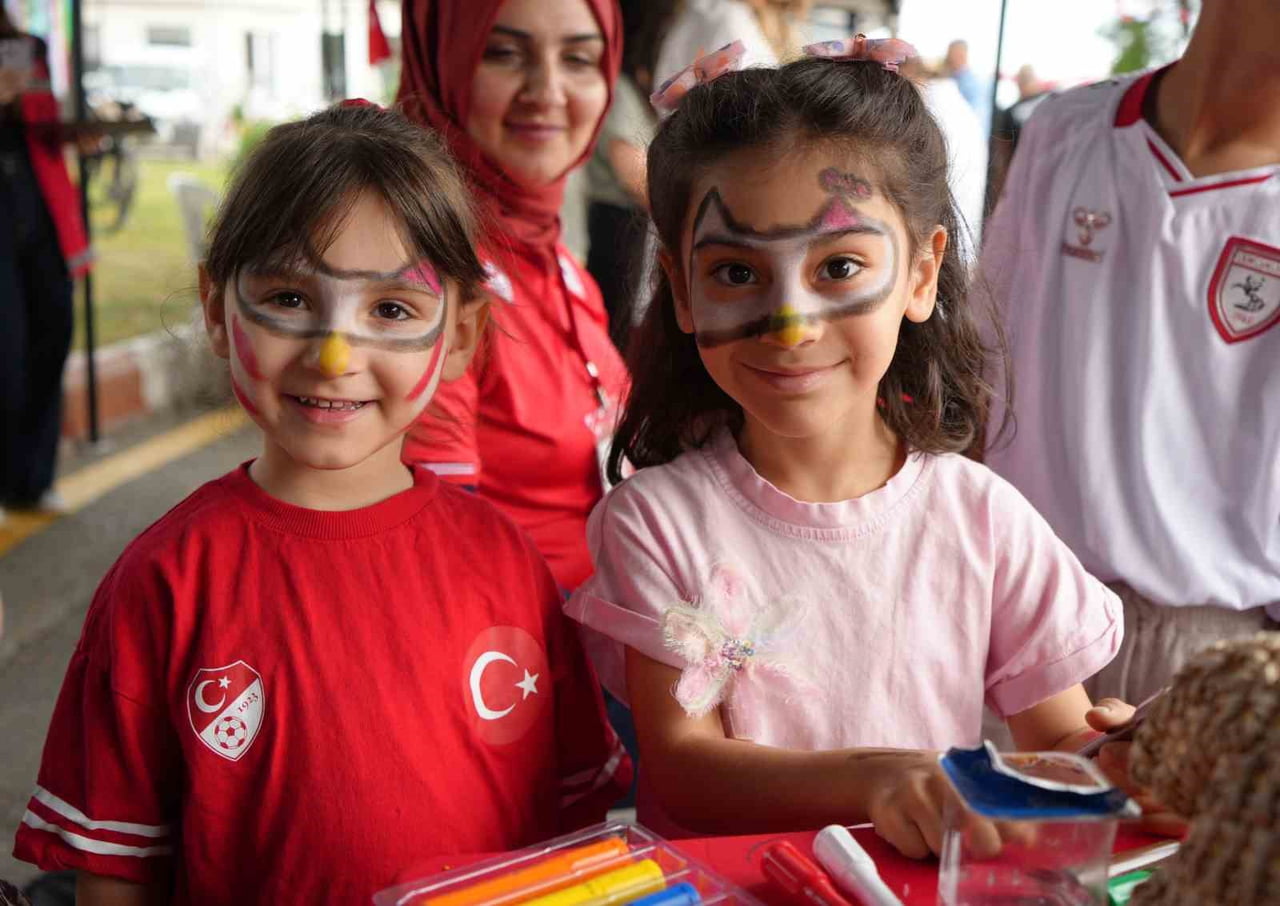 SAMSUNSPOR, KURULUŞUNUN 60. YIL DÖNÜMÜ ETKİNLİKLERİ KAPSAMINDA DÜZENLEDİĞİ "60. YIL YAZ ŞENLİĞİ"...
