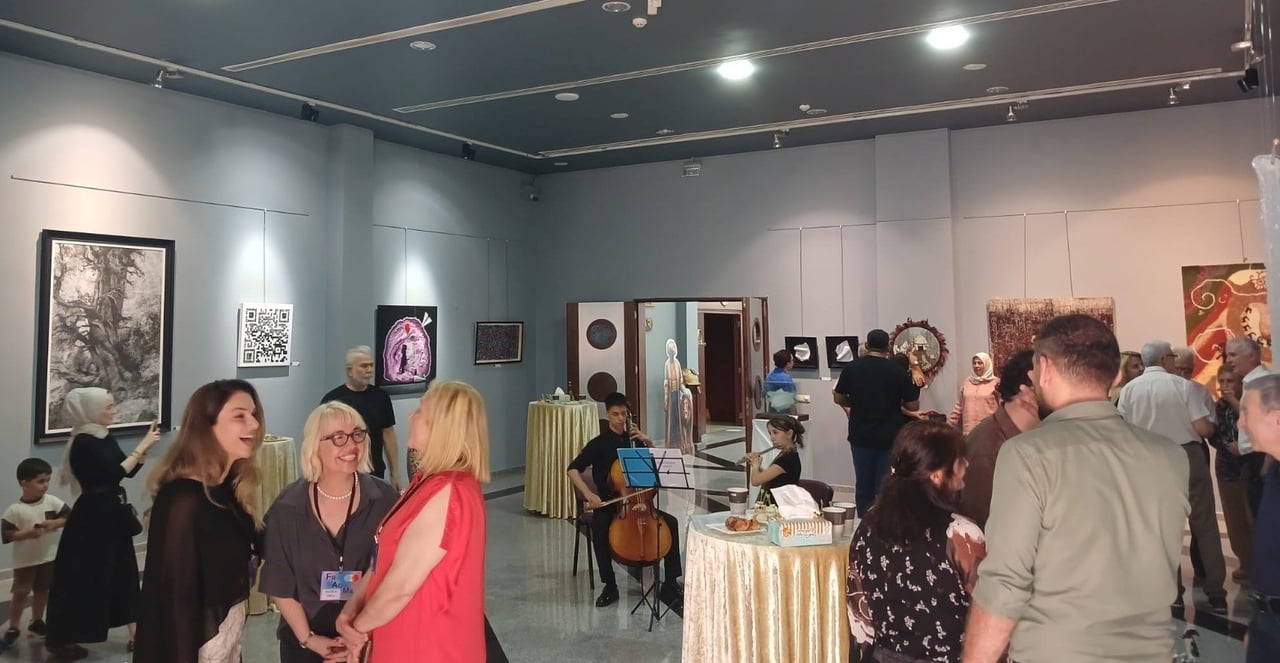 SANAT AKADEMİSİ KURSİYERLERİNİN UZUN SÜREN ÇALIŞMALARININ ÜRÜNÜ OLAN 'FRAGMAN' İSİMLİ KARMA RESİM...