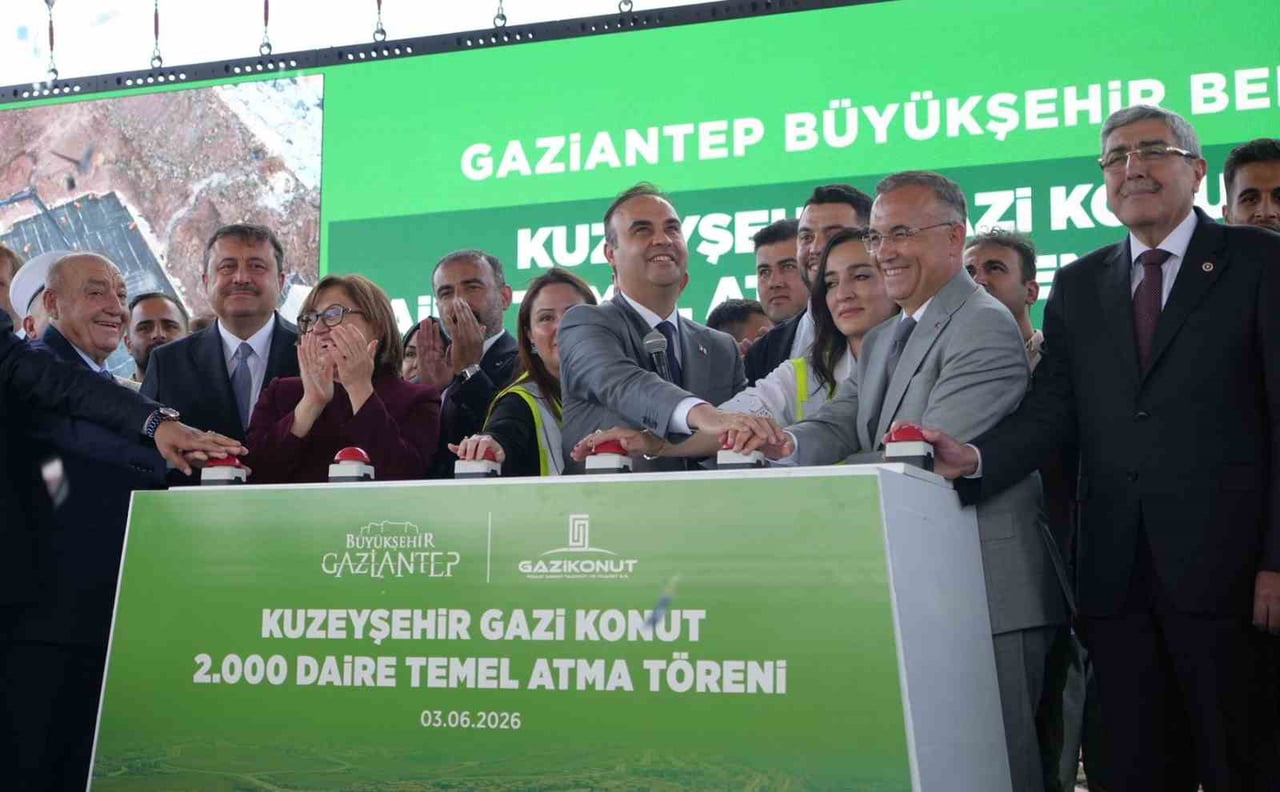SANAYİ VE TEKNOLOJİ BAKANI MEHMET FATİH KACIR, GAZİANTEP'TE GAZİKONUT'UN 2 BİN KONUTLUK 2'NCİ...