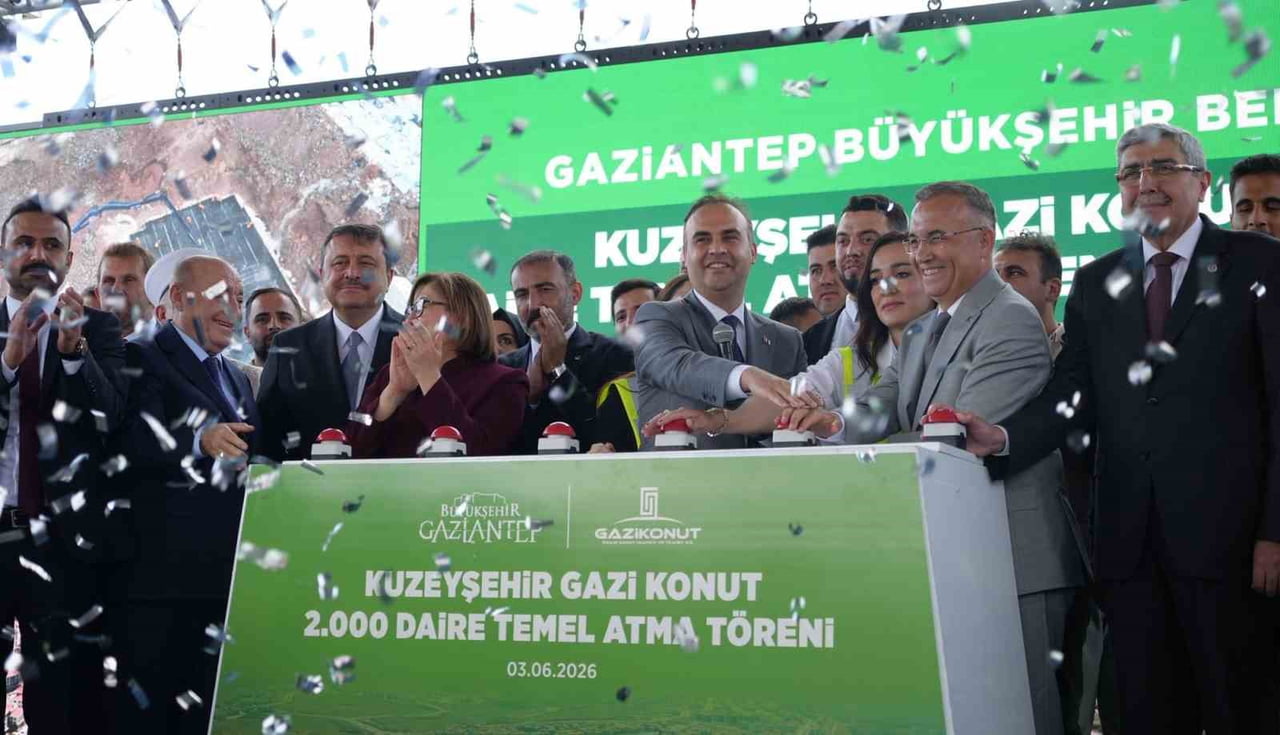 SANAYİ VE TEKNOLOJİ BAKANI MEHMET FATİH KACIR, GAZİANTEP'TE GAZİKONUT'UN 2 BİN KONUTLUK 2'NCİ...