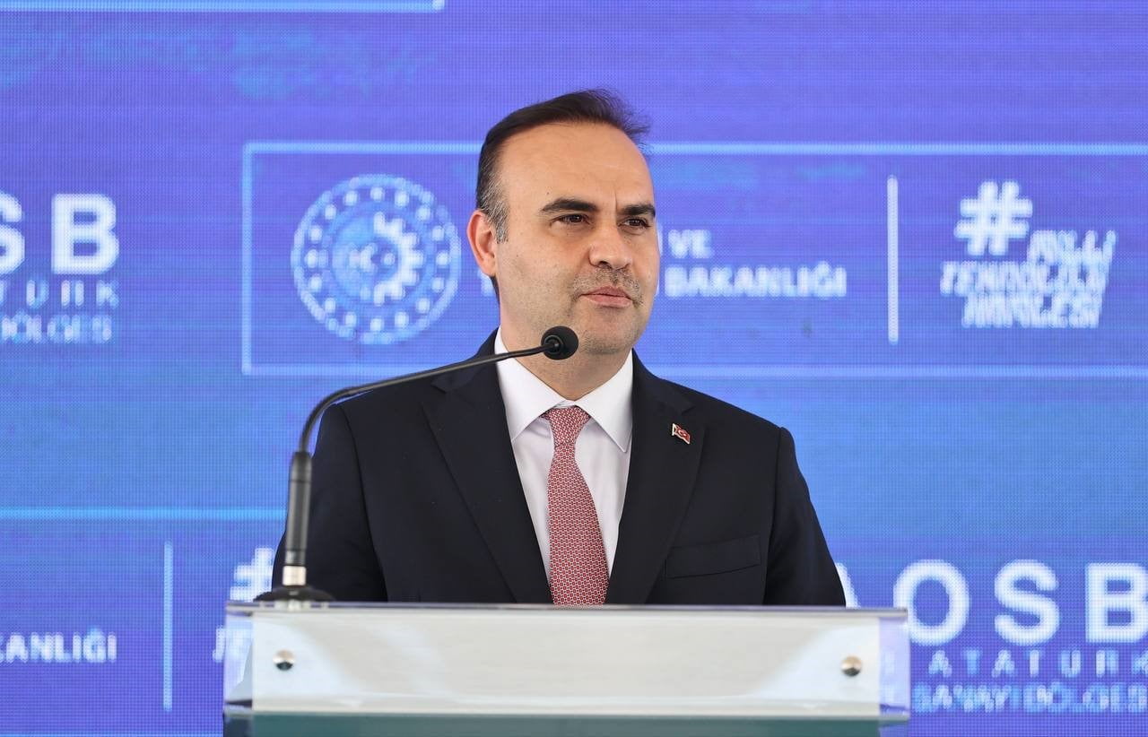 SANAYİ VE TEKNOLOJİ BAKANI MEHMET FATİH KACIR, TÜRKİYE’Yİ ULUSLARARASI FİZİK, MATEMATİK VE...