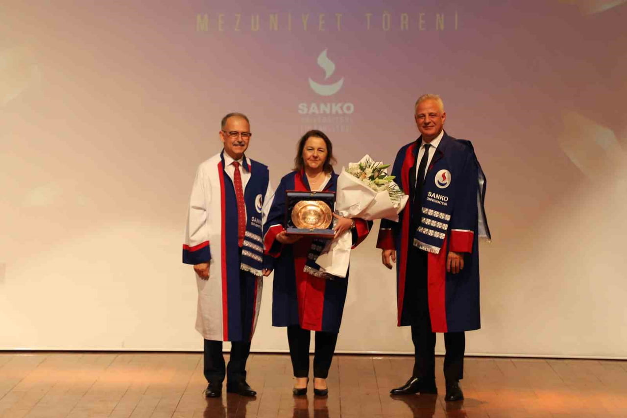 SANKO ÜNİVERSİTESİ TIP FAKÜLTESİ’Nİ BAŞARIYLA TAMAMLAYAN 81 MEZUN, DÜZENLENEN MEZUNİYET TÖRENİNDE...