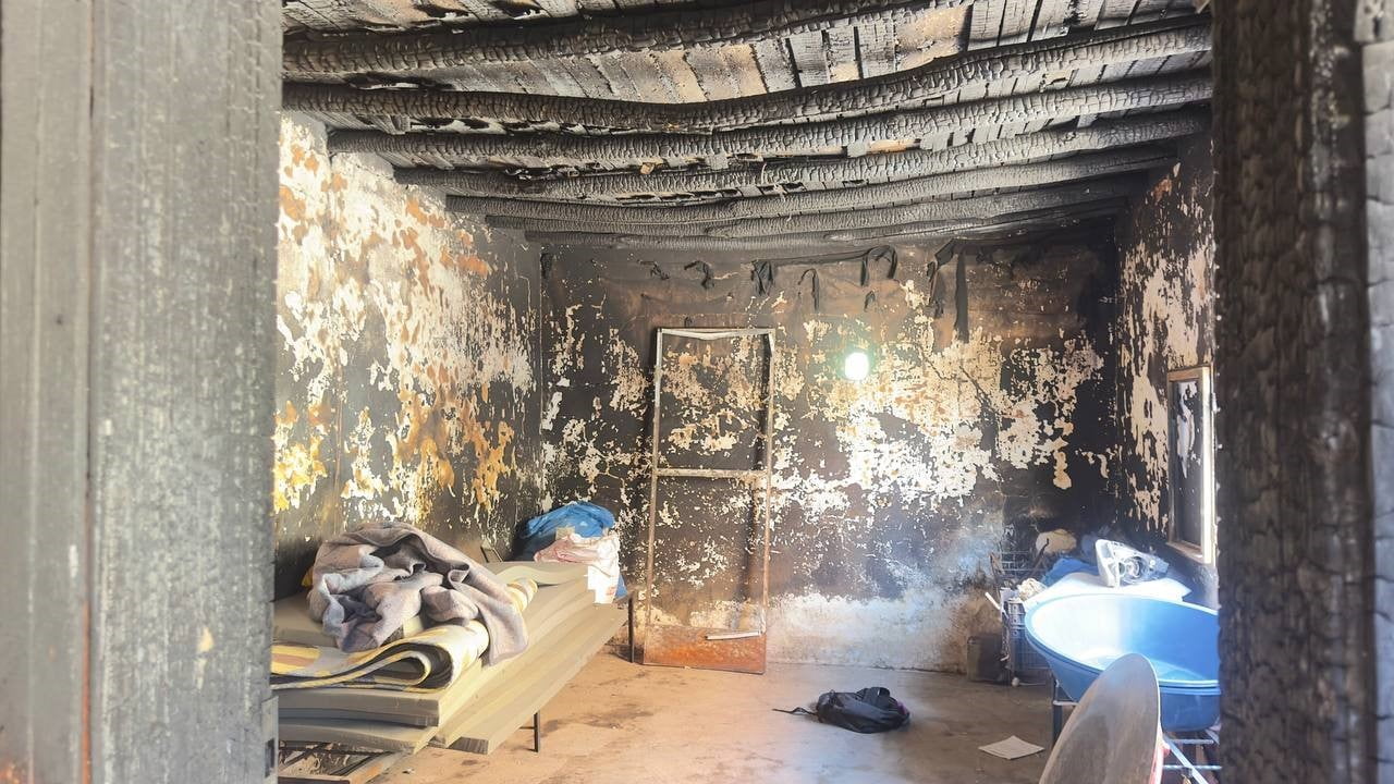 ŞANLIURFA'DA BİR AİLENİN EVİ SON BİR AYDA 2 DEFA YANDI. ELBİSE DOLABINDA BAŞLADIĞI İDDİA EDİLEN...