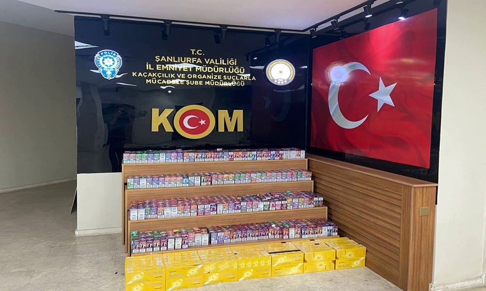 ŞANLIURFA'DA DÜZENLENEN OPERASYONDA 1,5 MİLYON TL DEĞERİNDE KAÇAK SİGARA VE ELEKTRONİK SİGARA ELE...