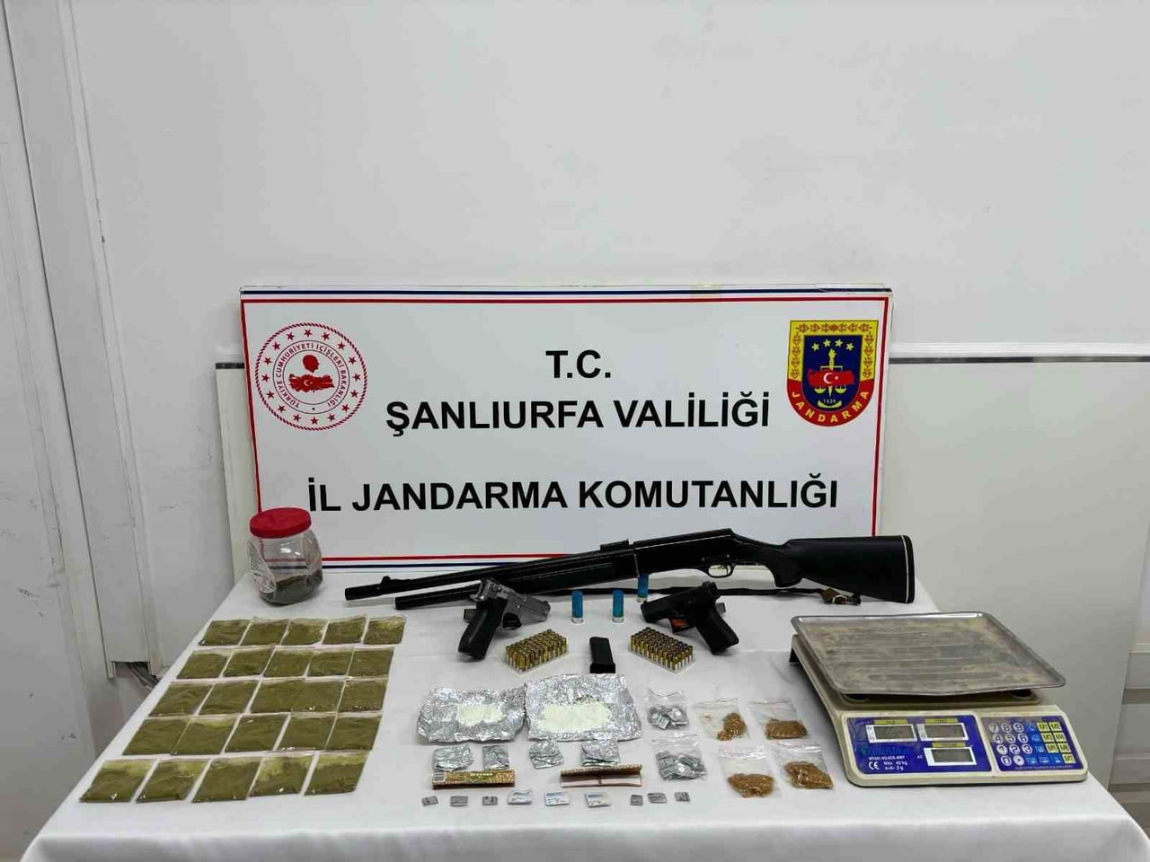 ŞANLIURFA'DA UYUŞTURUCU OPERASYONUNDA 2 GÖZALTI