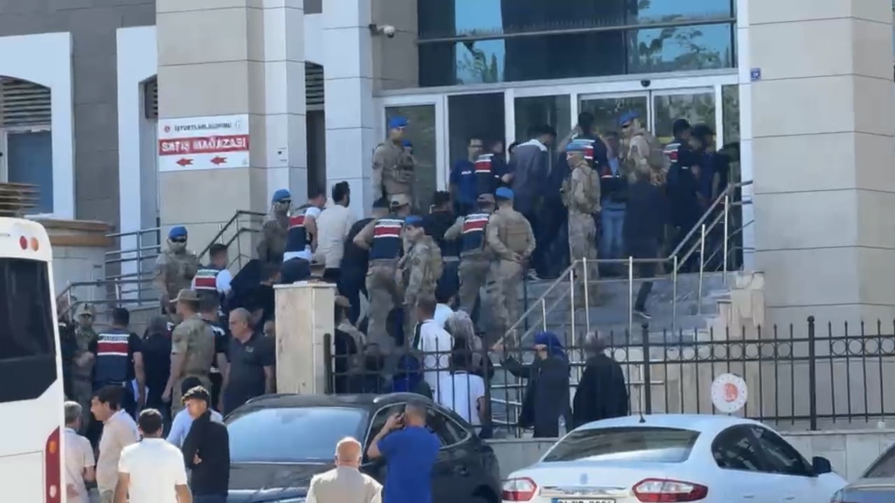 ŞANLIURFA'NIN SİVEREK İLÇESİNDE UYUŞTURUCU MADDE TİCARETİNE YÖNELİK DÜZENLENEN GENİŞ ÇAPLI...