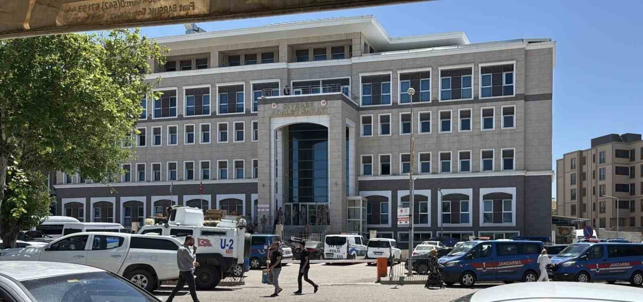 ŞANLIURFA'NIN SİVEREK İLÇESİNDE UYUŞTURUCU MADDE TİCARETİNE YÖNELİK DÜZENLENEN GENİŞ ÇAPLI...