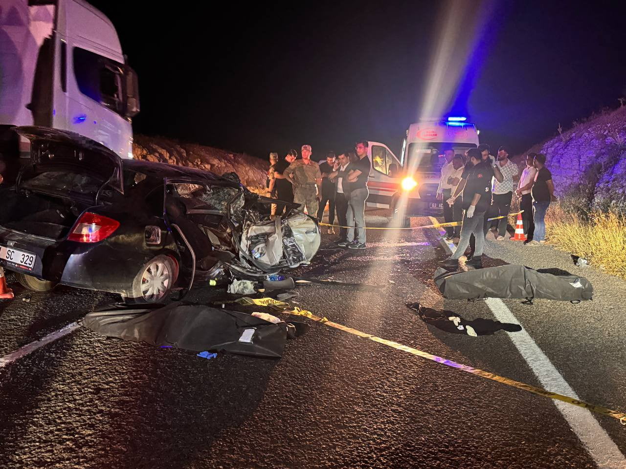 ŞANLIURFA’DA FECİ KAZA: 2 ÖLÜ, 6 YARALI