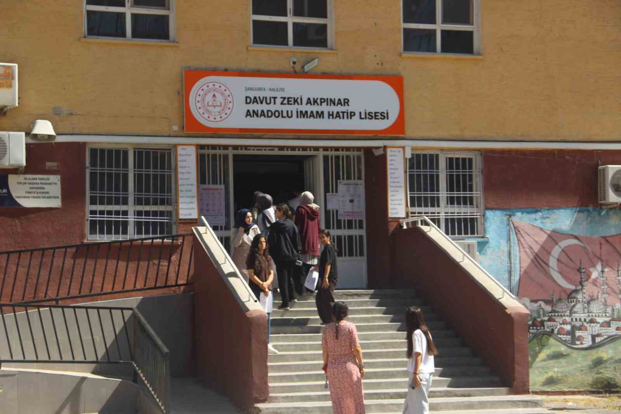 ŞANLIURFA’DA YKS HEYECANI YAŞANDI